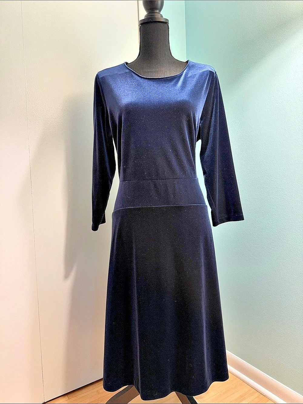 Lands' End Dress in Blue Velvet Size Large Like New